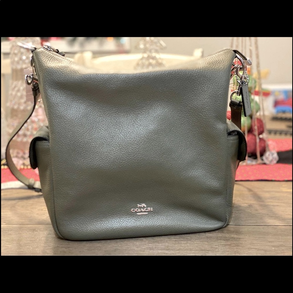 BRAND NEW!!!!  w/tags…COACH purse.  Hobo style